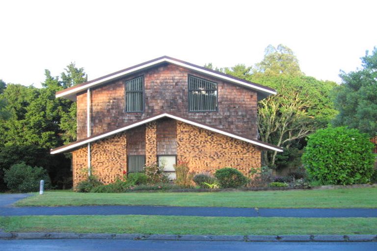 Photo of property in 19 Elsted Place, Goodwood Heights, Auckland, 2105