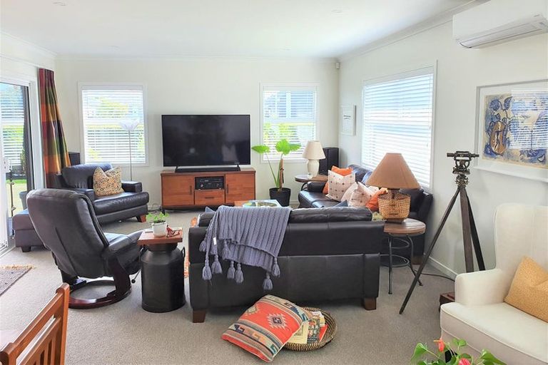 Photo of property in 4 Young Place, Taradale, Napier, 4112