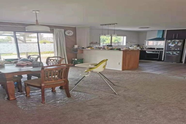 Photo of property in 23 Puketea Street, Blockhouse Bay, Auckland, 0600