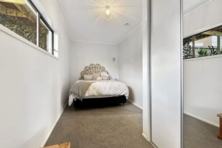 Photo of property in 2/5 Manaia Place, Mairangi Bay, Auckland, 0630