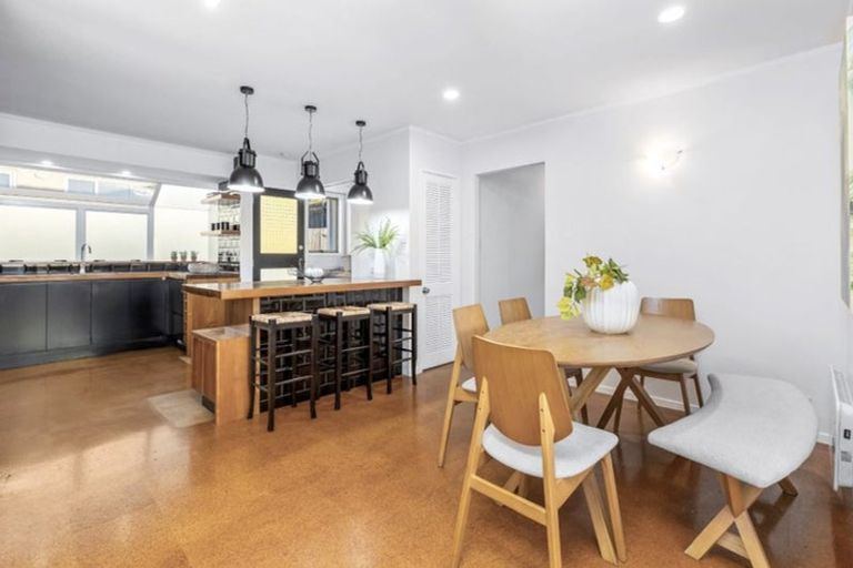 Photo of property in 5 Rakino Avenue, Manly, Whangaparaoa, 0930