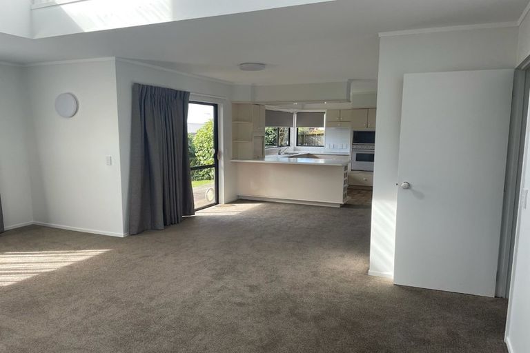Photo of property in 2/14 Rakaia Rise, Clover Park, Auckland, 2019