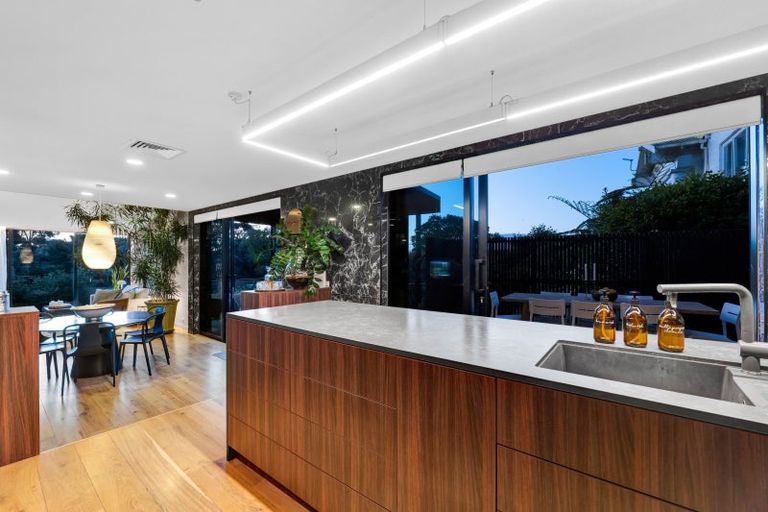 Photo of property in 12a Baring Terrace, Strandon, New Plymouth, 4312