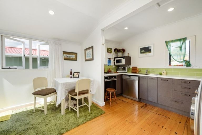 Photo of property in 496c Devonport Road, Tauranga South, Tauranga, 3112