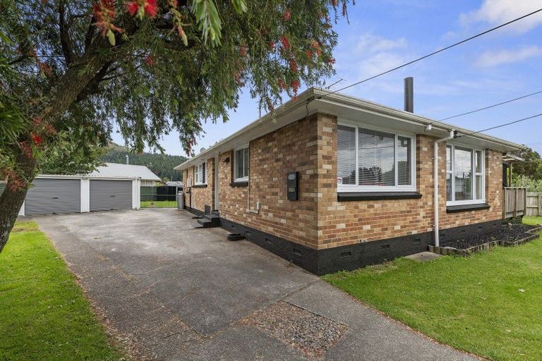 Photo of property in 4 John Road, Fairy Springs, Rotorua, 3015