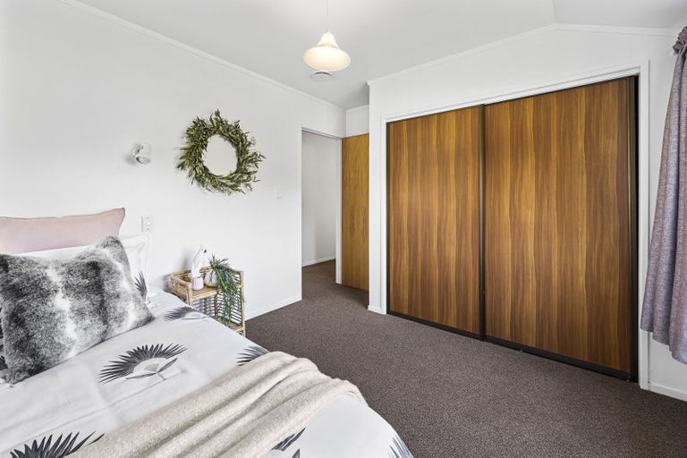 Photo of property in 1 Fairview Place, Westown, New Plymouth, 4310