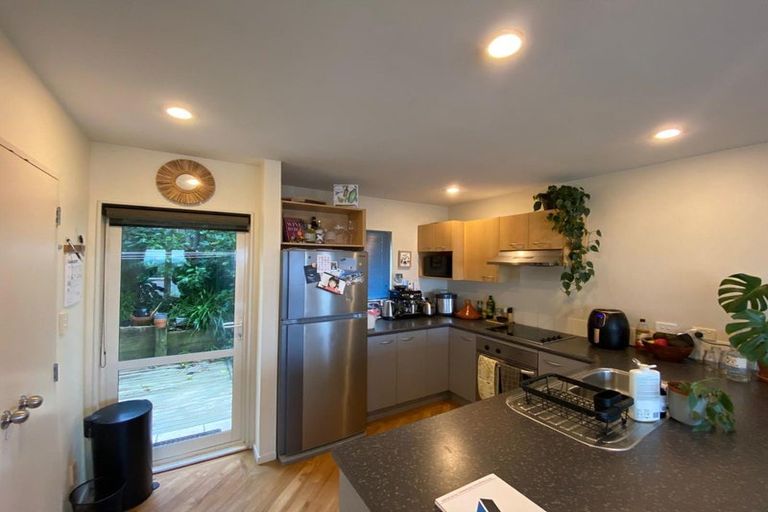 Photo of property in 3/48a Exmouth Road, Northcote, Auckland, 0627