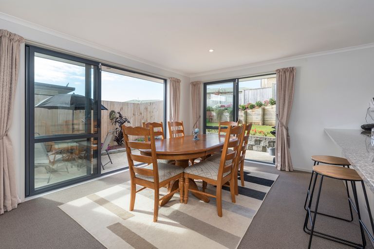 Photo of property in 13 Mcgowan Rise, Tuakau, 2121