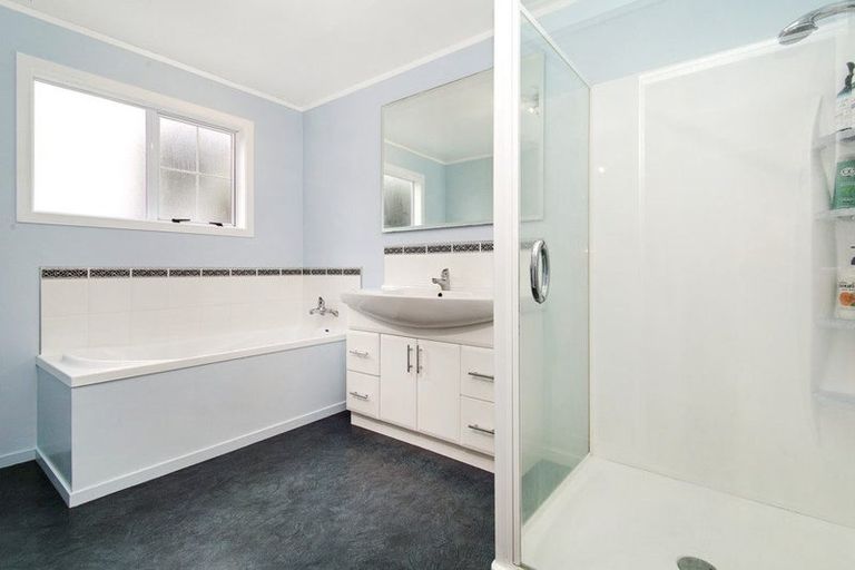 Photo of property in 9 Ordley Grove, Tawa, Wellington, 5028