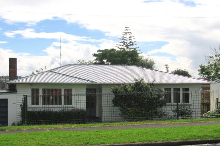 Photo of property in 1/1 Newington Road, Henderson, Auckland, 0612