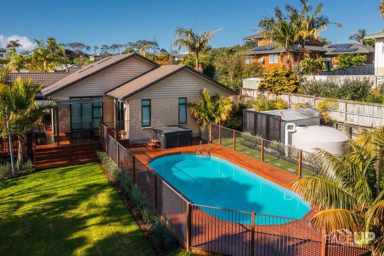 Photo of property in 13 Hobie Court, West Harbour, Auckland, 0618