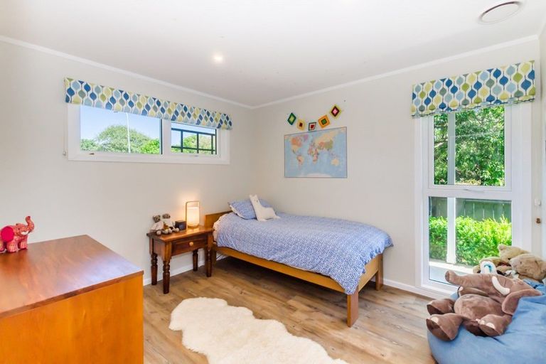 Photo of property in 13 Fleetwood Grove, Waikanae, 5036