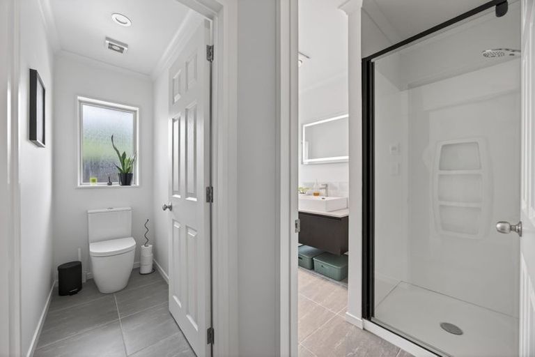 Photo of property in 6d Clearwater Cove, West Harbour, Auckland, 0618