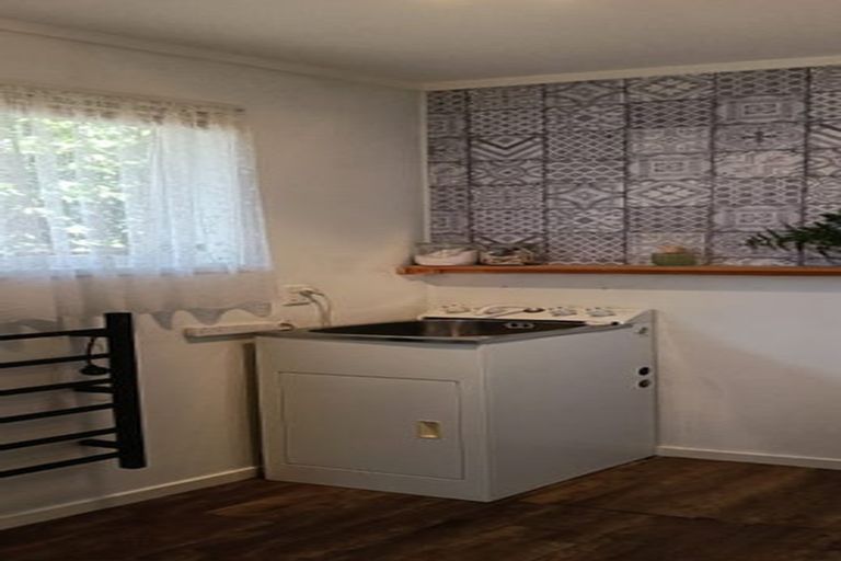 Photo of property in 38 Sunvue Road, Glen Eden, Auckland, 0602
