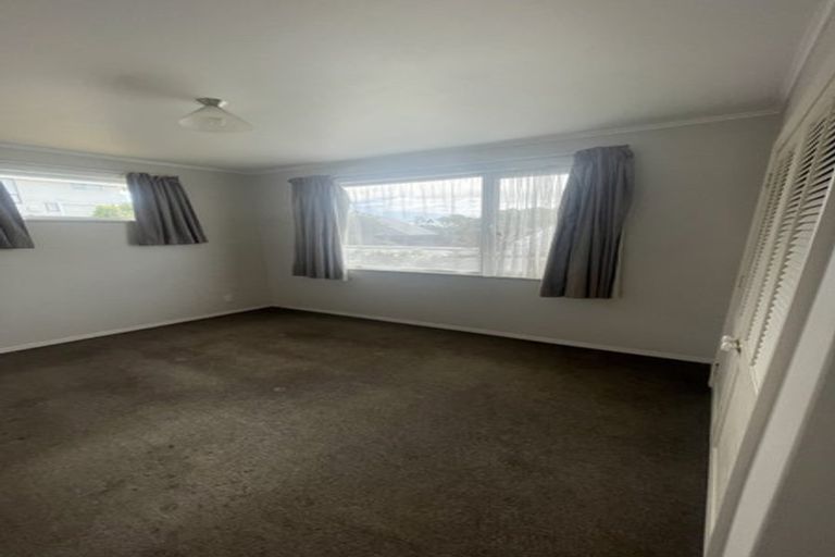 Photo of property in 12 Fitzpatrick Street, Newlands, Wellington, 6037