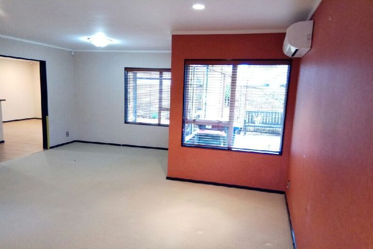 Photo of property in 6 Bass Street, West Harbour, Auckland, 0618