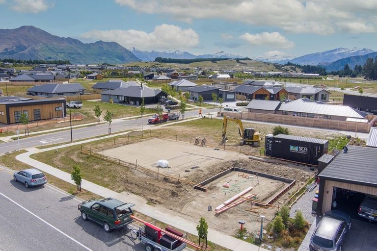 Photo of property in 6 Pounamu Avenue, Albert Town, Wanaka, 9305