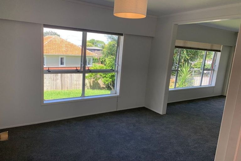 Photo of property in 1/190 Queen Street, Northcote Point, Auckland, 0627