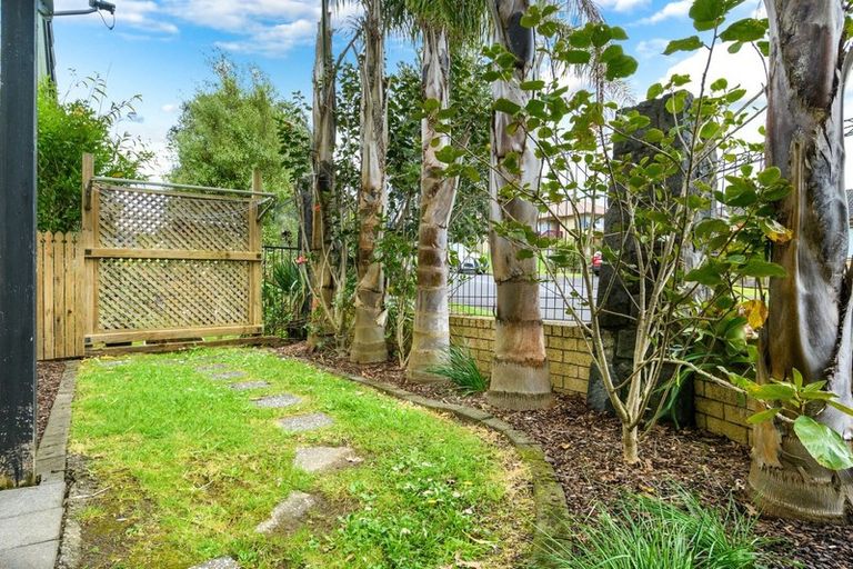 Photo of property in 1 Regents Park Place, Westgate, Auckland, 0614