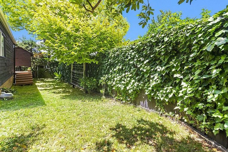Photo of property in 437a Point Chevalier Road, Point Chevalier, Auckland, 1022