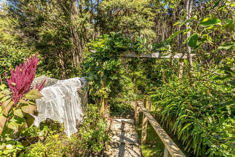 Photo of property in 93 Tarapatiki Drive, Whitianga, 3510