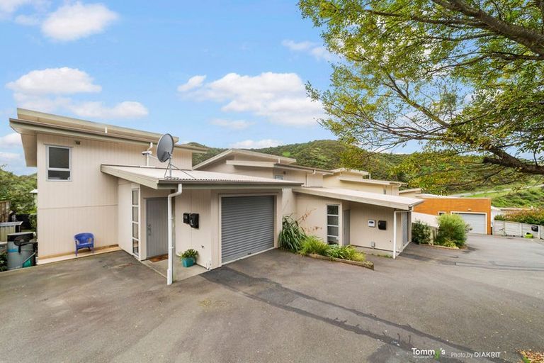 Photo of property in 15 Rarangi Way, Owhiro Bay, Wellington, 6023