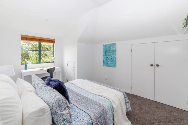 Photo of property in 5a Awaroa Road, Sunnyvale, Auckland, 0612