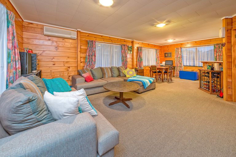 Photo of property in 2/14 Saint Annes Crescent, Wattle Downs, Auckland, 2103