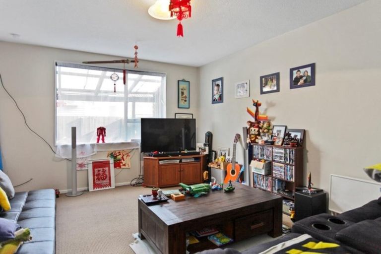 Photo of property in 2/19 Hargest Crescent, Sydenham, Christchurch, 8023