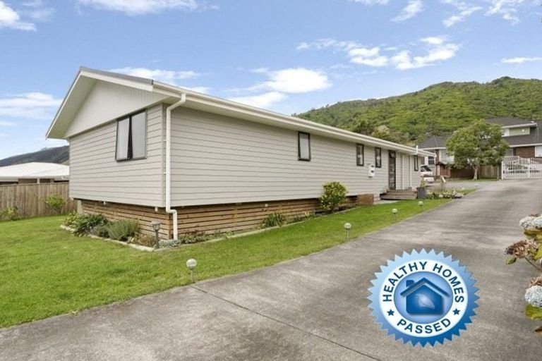 Photo of property in 27 Matenga Street, Waikanae, 5036