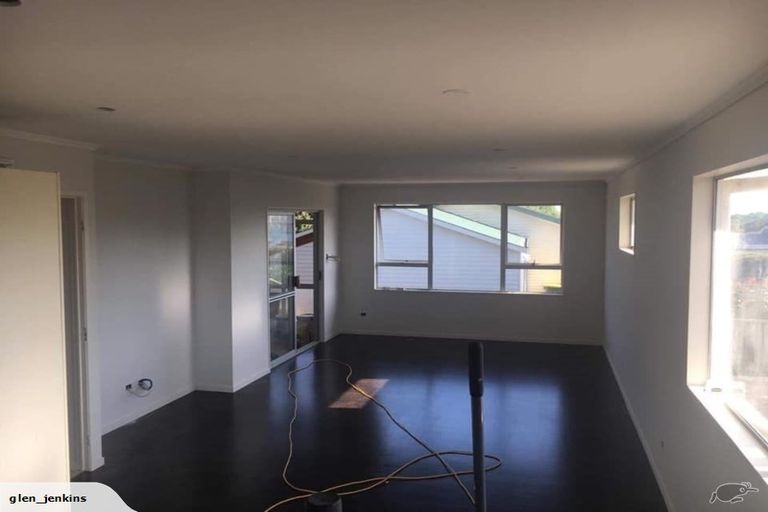 Photo of property in 11 Henry Curd Terrace, Pukekohe, 2120