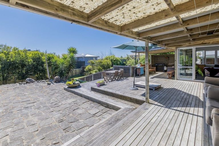 Photo of property in 15 Mahoe Street, Otaki Beach, Otaki, 5512