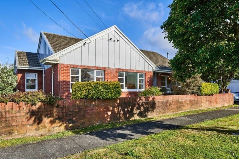 Photo of property in 21 Colin Grove, Hutt Central, Lower Hutt, 5010