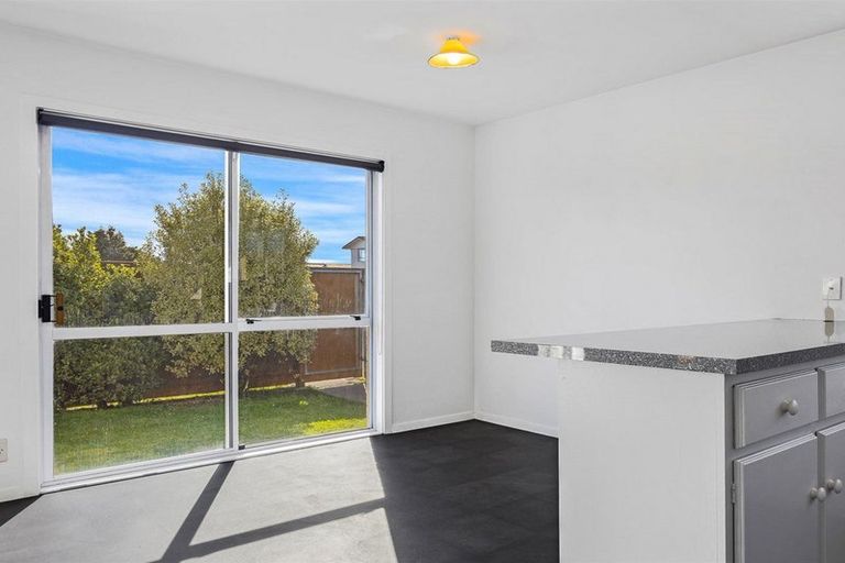 Photo of property in 1/37 Queenspark Drive, Parklands, Christchurch, 8083