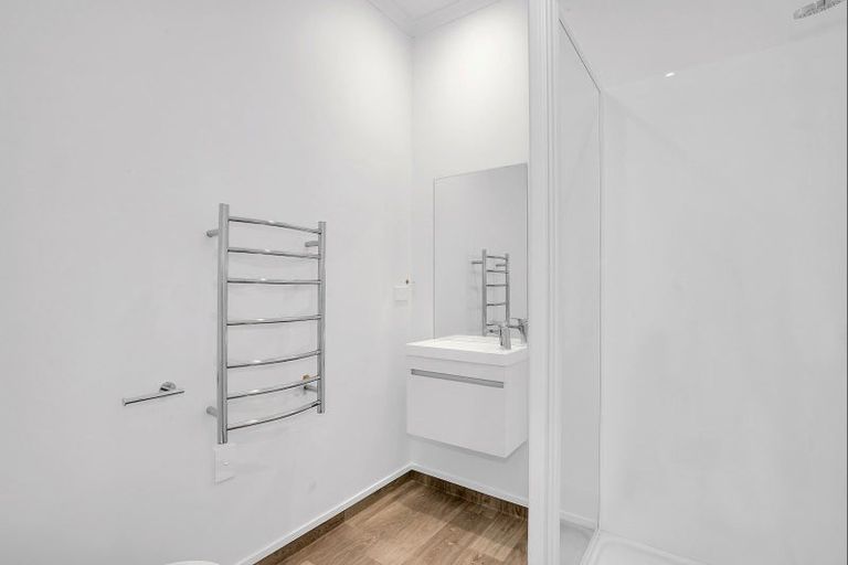 Photo of property in 1/500 Te Atatu Road, Te Atatu Peninsula, Auckland, 0610