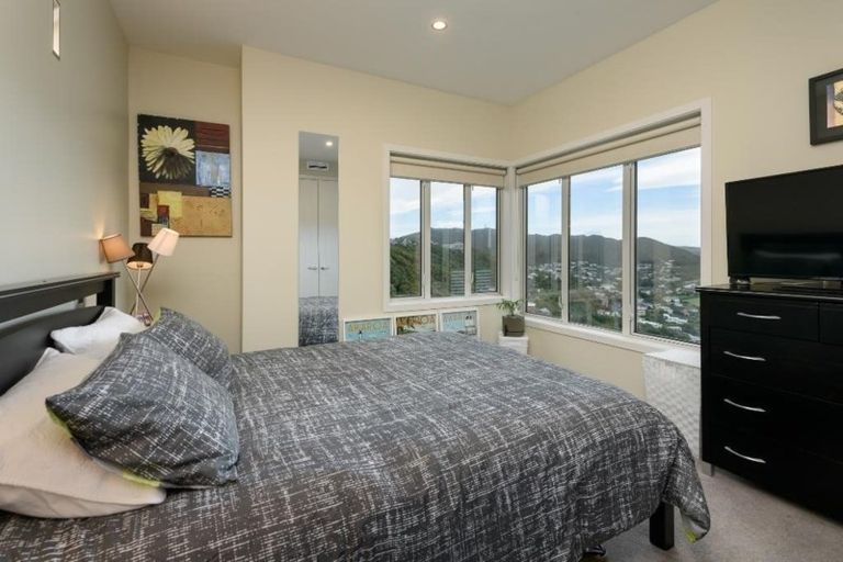 Photo of property in 8 Mewburn Rise, Karori, Wellington, 6012