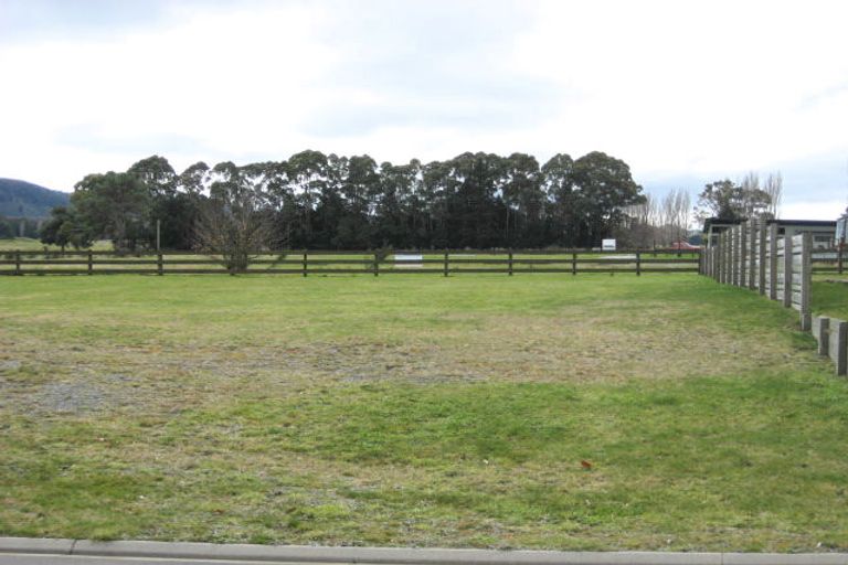 Photo of property in 4 Seagers Close, Kinloch, Taupo, 3377