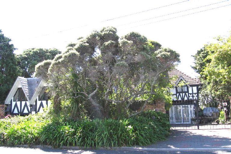 Photo of property in 4 Cliff Road, Torbay, Auckland, 0630