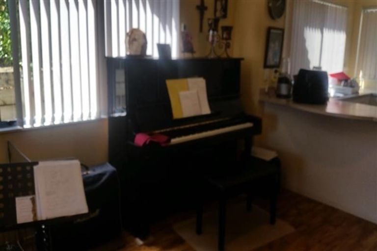 Photo of property in 25 Mallard Place, Unsworth Heights, Auckland, 0632