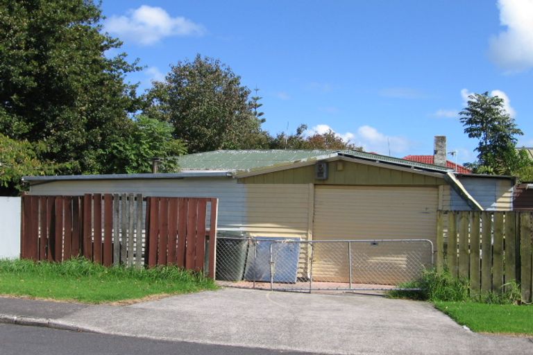 Photo of property in 1/15 Ward Crescent, Te Atatu Peninsula, Auckland, 0610