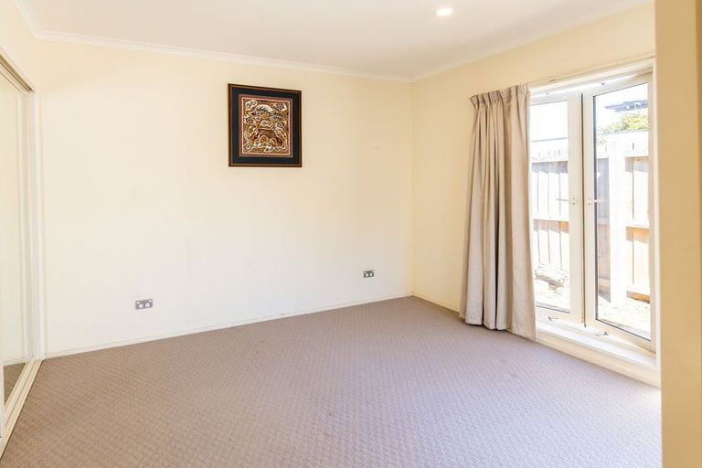 Photo of property in 40 Saint Andrews Square, Strowan, Christchurch, 8052