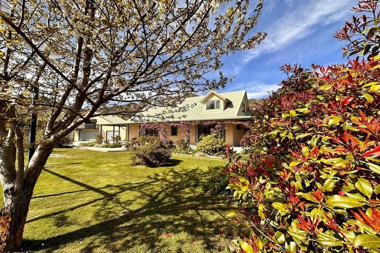 Photo of property in 20 Ahuriri Drive, Omarama, 9412