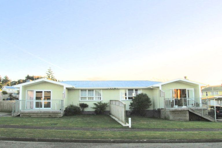 Photo of property in 6 Suffolk Place, Cannons Creek, Porirua, 5024