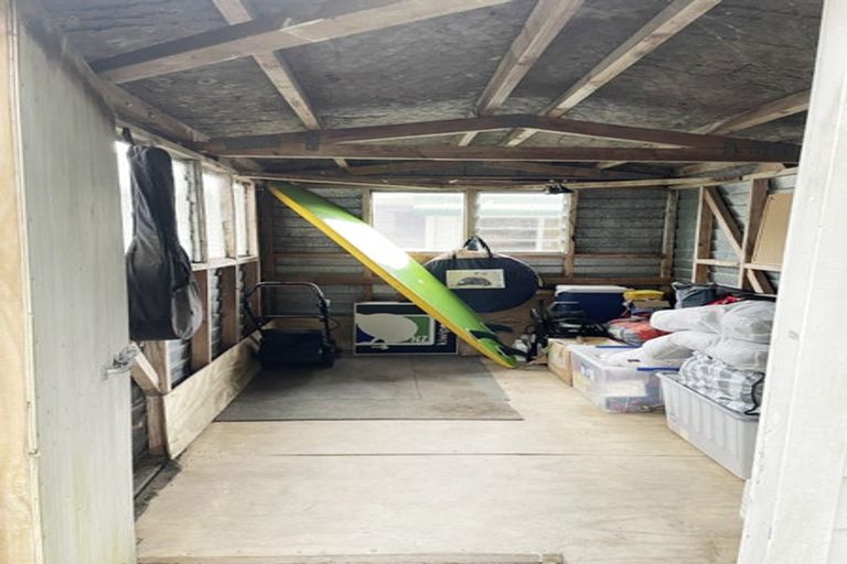 Photo of property in 1/38 Kaipatiki Road, Glenfield, Auckland, 0629