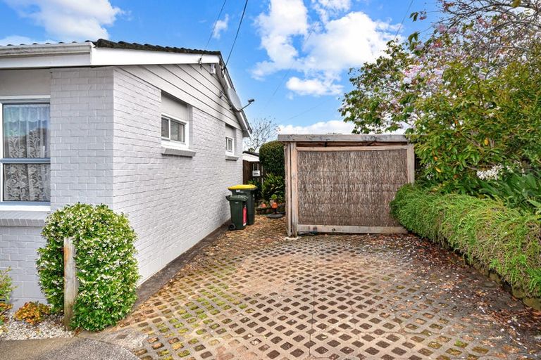 Photo of property in 2/87 Sunset Road, Totara Vale, Auckland, 0632