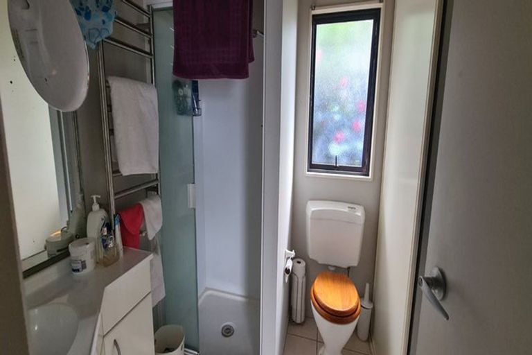 Photo of property in 4a Karamu Street, Te Atatu Peninsula, Auckland, 0610