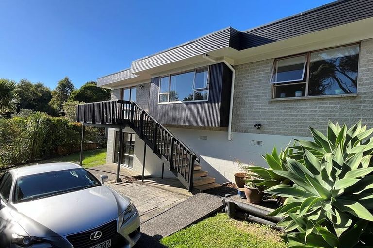 Photo of property in 2/16 Malters Place, Browns Bay, Auckland, 0630