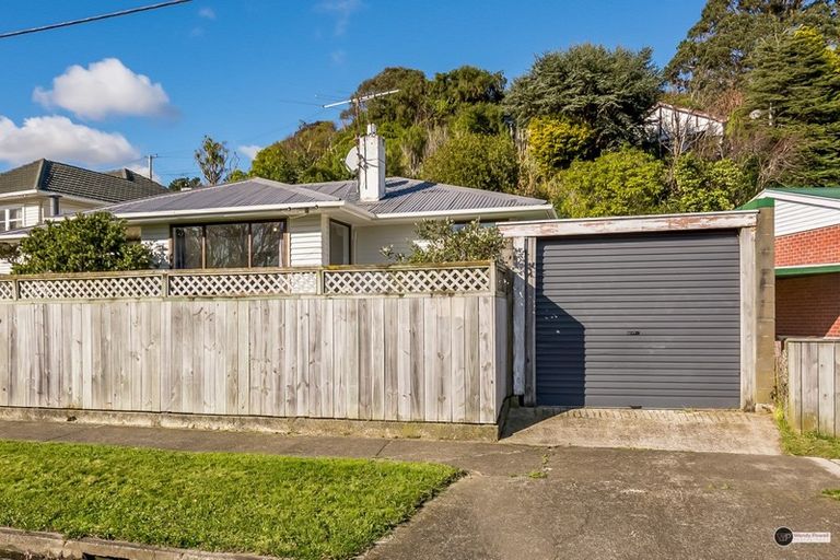 Photo of property in 212 Waddington Drive, Naenae, Lower Hutt, 5011