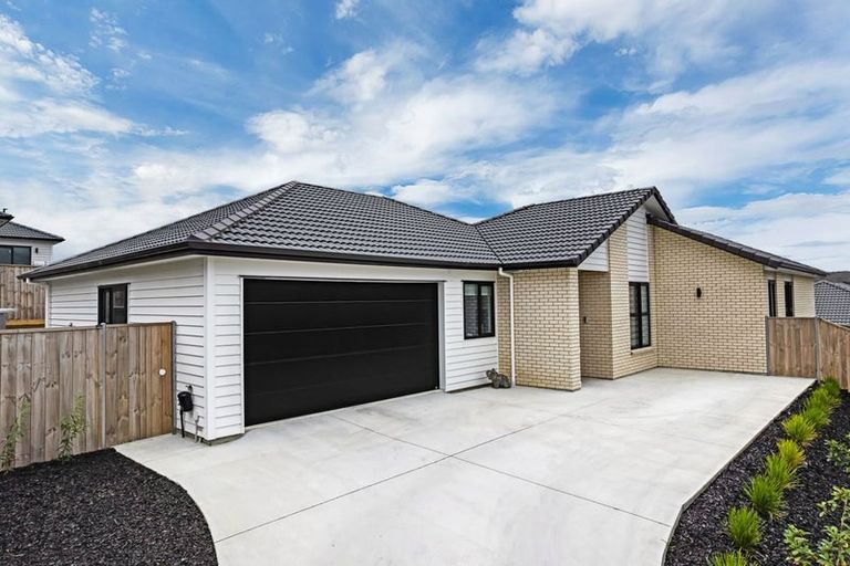 Photo of property in 12 Dolcetto Place, Pokeno, 2402