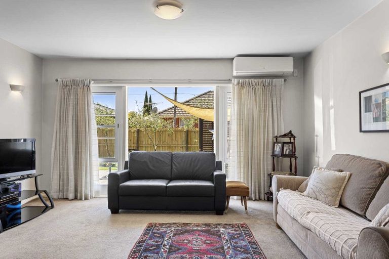 Photo of property in 25a Gleneagles Terrace, Ilam, Christchurch, 8053